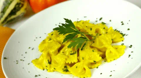 recipe image Farfalle com molho de abóbora e requeijão