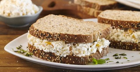 recipe image Sanduíche refrescante com abacaxi