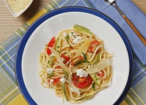 recipe image Macarrão com Abobrinha, Tomate e Queijo