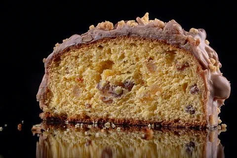 recipe image Bolo de amêndoas com calda de cacau