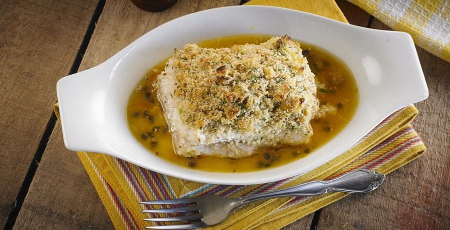 recipe image Filé de linguado com molho de maracujá e farofa de pão com vegetais