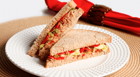 recipe image Sanduíche de Atum com Pimentão Vermelho e Cebolinha