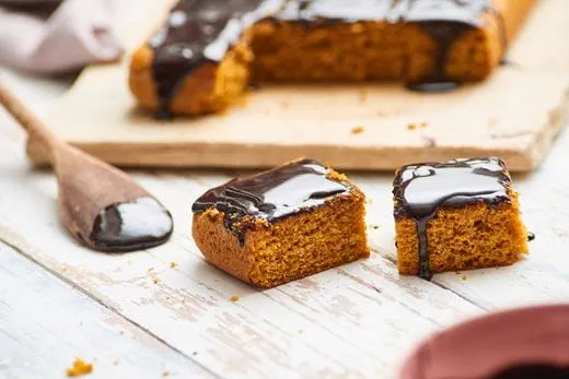 recipe image Bolo de Cenoura com Cobertura de Chocolate Sem Glúten e Sem Lactose