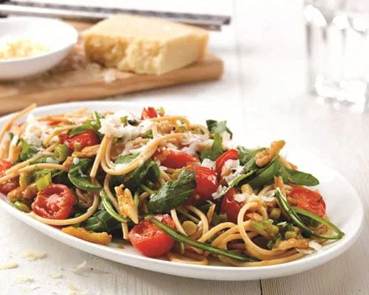 recipe image Espaguete com Rúcula, Nozes e Tomate Cereja